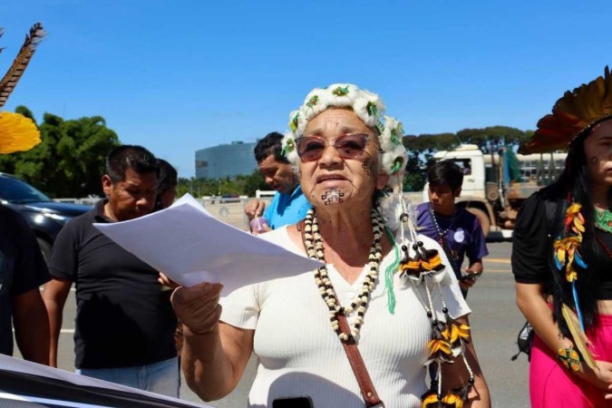 Ato de lideranças indígenas no palácio do Planalto nesta terça-feira (09/04)  -  (crédito: Yago Kaingang/APIB )