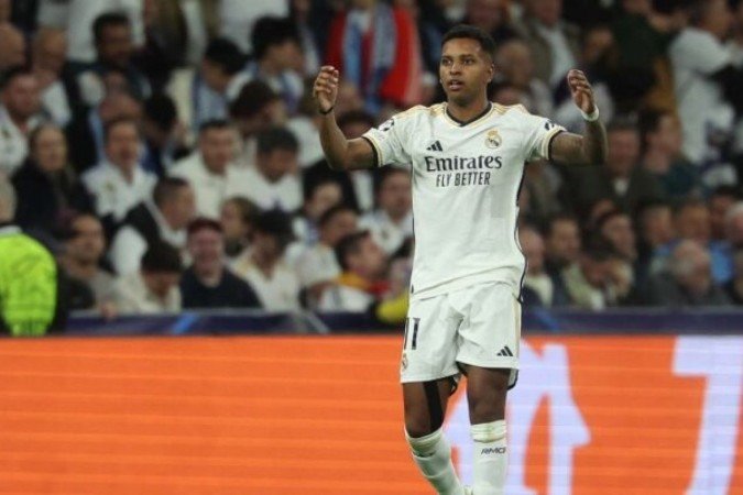 Rodrygo celebra seu gol. Homenagem para Cristiano Ronaldo -  (crédito: Foto: Pierre-Philippe Marcou AFP via Getty Images)