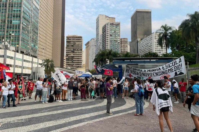 Estudantes secundaristas protestam no Rio de Janeiro