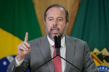 Ministro destacou que o alívio nas contas públicas com o pagamento dos dividendos vai pesar na decisão do governo -  (crédito: Rafa Neddermeyer/Agência Brasil)