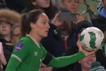 Vídeo: jogadora impressiona por cobrança de lateral no Campeonato Europeu - No Ataque Internacional