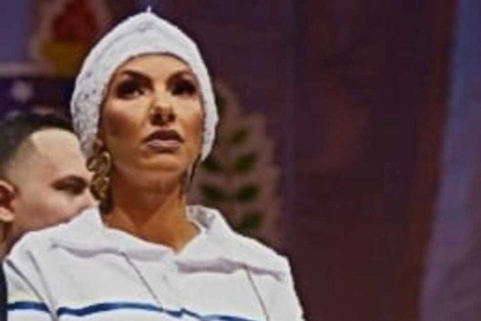 Cynthia do Amaral é a primeira estudante a se formar na UFSC vestindo beca branca - (crédito: Arquivo pessoal) Cynthia do Amaral é a primeira estudante a se formar na UFSC vestindo beca branca - (crédito: Arquivo pessoal)