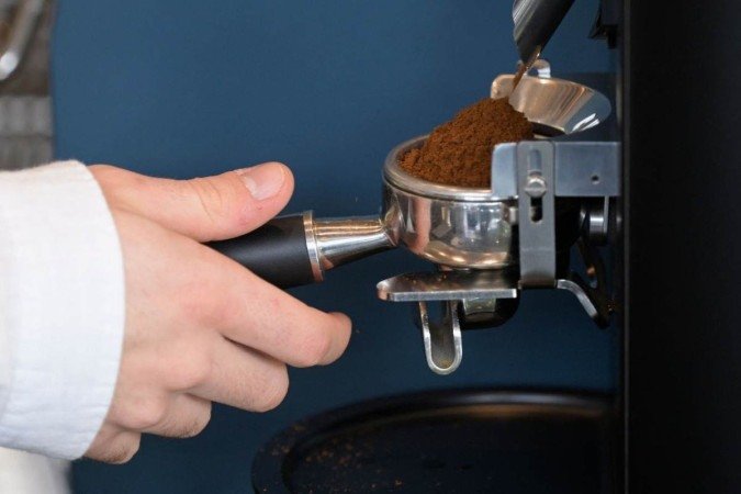  An employee prepares a coffee at a coffee store in Buenos Aires, on August 8, 2023. A coffee store in the Argentine capital offers unusual 'printed-coffees' displaying varied images -from the informal price of the dollar to Argentine football star Lionel Messi, Boca Juniors' defender Ezequiel Barco or US rapper Ice Cube, among others. (Photo by Juan MABROMATA / AFP)

      Caption 