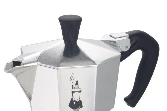  2018. Crédito: Kit & Home/Divulgação. Revista. Dia dos Pais - 2018. Cafeteira Moka Bialetti, da MOKA, Kit & Home.
      Caption 