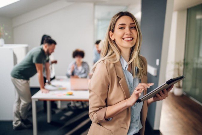 A inteligência emocional contribui para criar um ambiente de trabalho de confiança entre gestão e liderados (Imagem: Zamrznuti tonovi | Shutterstock) - (crédito: EdiCase) A inteligência emocional contribui para criar um ambiente de trabalho de confiança entre gestão e liderados (Imagem: Zamrznuti tonovi | Shutterstock) - (crédito: EdiCase)