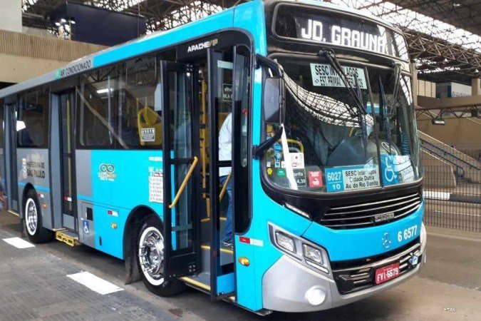 Coletivo que operava na Linha 6062/10 - Term. Grajaú - Jd. Castro Alves estava estacionado no ponto inicial, sem passageiros, quando desceu a via - (crédito: Reprodução/Facebook da Transwolff) Coletivo que operava na Linha 6062/10 - Term. Grajaú - Jd. Castro Alves estava estacionado no ponto inicial, sem passageiros, quando desceu a via - (crédito: Reprodução/Facebook da Transwolff)