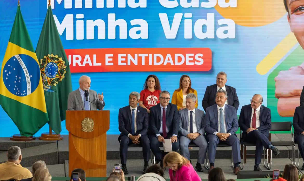 Governo anuncia 112 mil casas para área rural e movimentos por moradia -  (crédito: EBC)