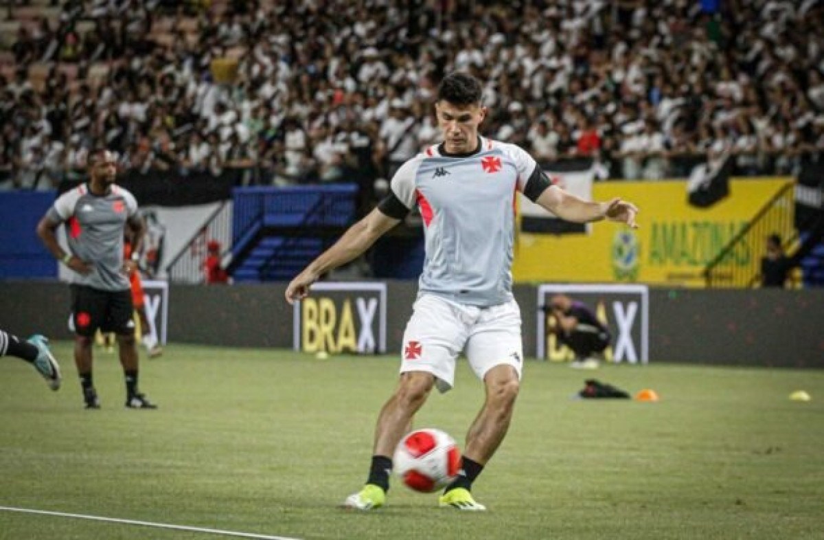 Após período de descanso, Galdames volta a treinar com bola no Vasco