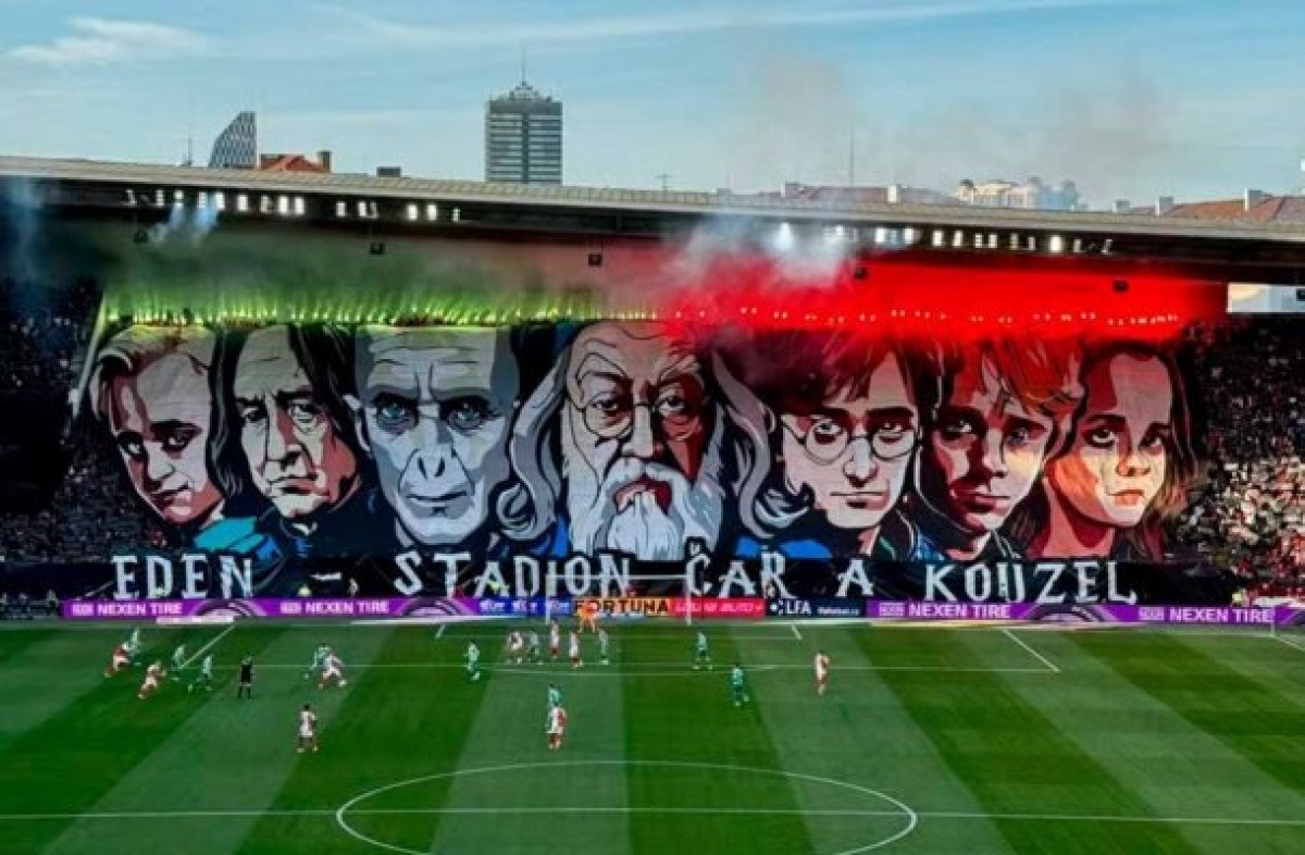 Torcida do Slavia Praga recria cena de Harry Potter e viraliza; confira