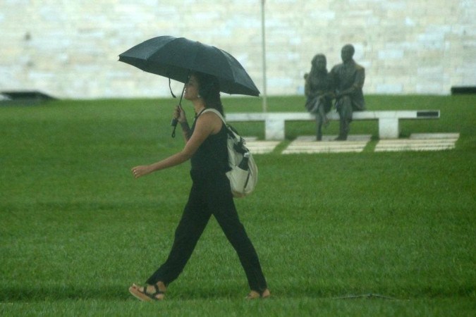 Google chegou a notificar os brasilienses sobre a possibilidade de chuva, mas não choveu no Plano Piloto -  (crédito:  Ed Alves/CB/DA.Press)