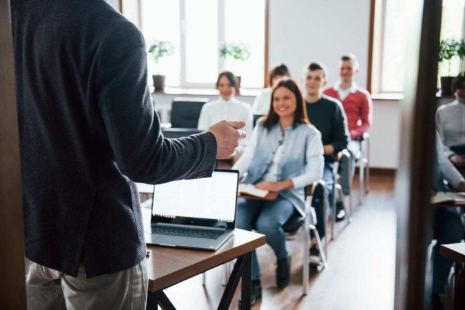Das 32 vagas ofertadas, seis são reservadas a candidatos negros e quatro a candidatos com deficiência. Os candidatos que preencherem os requisitos estabelecidos no edital podem solicitar a isenção da taxa de inscrição até as 14h desta sexta-feira (19) - (crédito: Reprodução/Freepik) Das 32 vagas ofertadas, seis são reservadas a candidatos negros e quatro a candidatos com deficiência. Os candidatos que preencherem os requisitos estabelecidos no edital podem solicitar a isenção da taxa de inscrição até as 14h desta sexta-feira (19) - (crédito: Reprodução/Freepik)