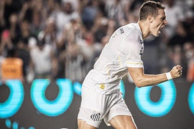 Julio Furch vai permanecer no Santos -  (crédito: Foto: Raul Baretta/ Santos FC)
