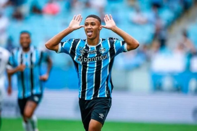 Gustavo apresentou bom rendimento em pouco meses no profissional do Grêmio e rapidamente ganhou espaço -  (crédito: Foto: Lucas Uebel / Gremio)