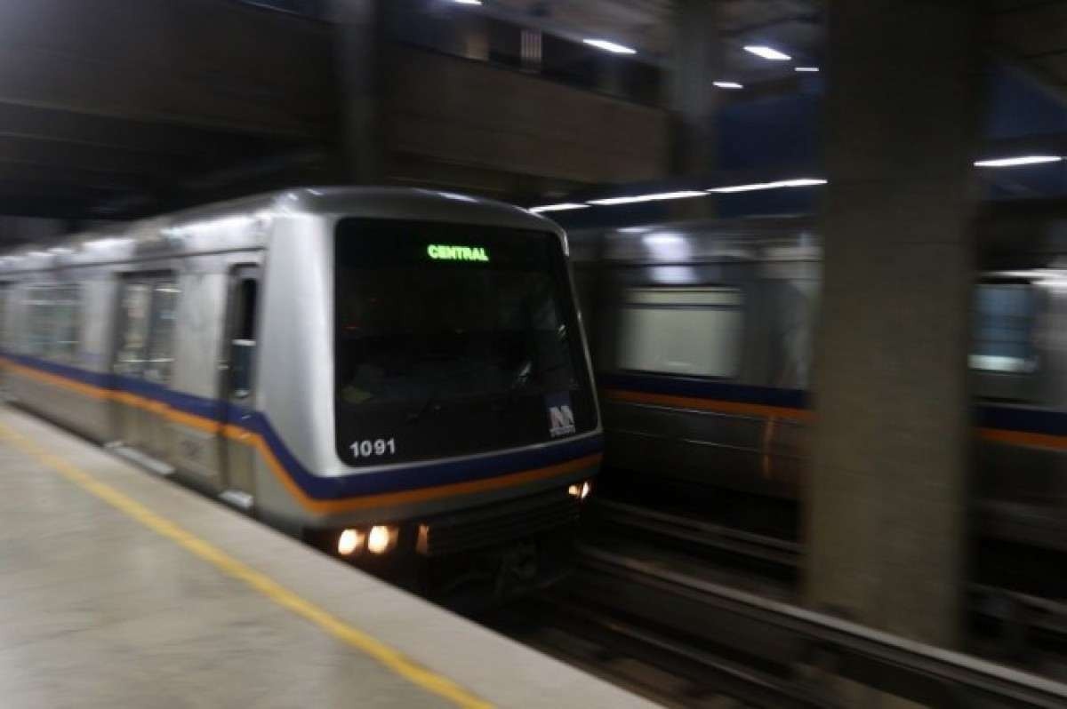 Falta de energia em estações interrompe circulação de trens do Metrô