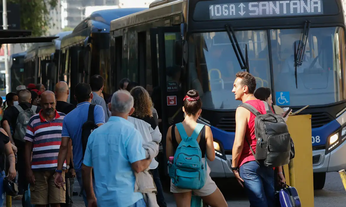 Setor de Serviços recua 0,9% após três meses de alta -  (crédito: EBC)