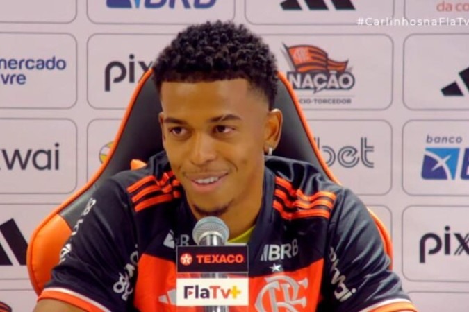 Carlinhos com a camisa do Flamengo -  (crédito: Foto: Reprodução / YouTube FlaTv)