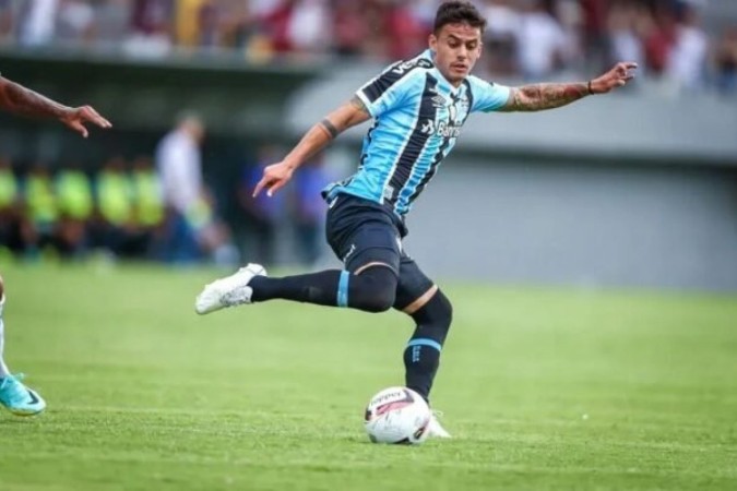 Felipe Carballo foi bastante presente em campo em sua primeira temporada pelo Grêmio -  (crédito: Foto: Lucas Uebel / Divulgação Grêmio)