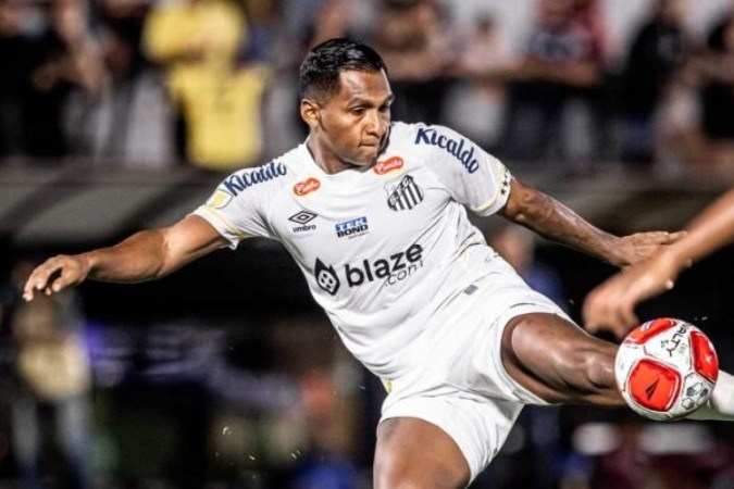 Morelos deve deixar o Santos em breve -  (crédito: Foto: Raul Baretta/ Santos)