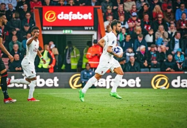 Foto: Solanke comemora o golaço que marcou para o Bournemouth - Foto: Reprodução do X @afcbournemouth