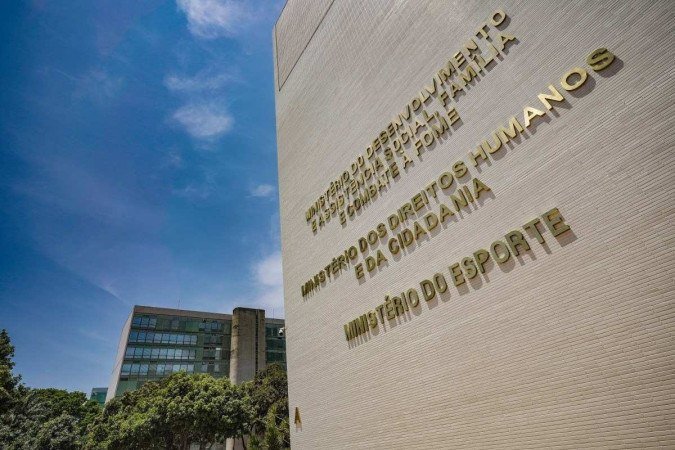 Prédio do Ministério dos Esportes, na Esplanada dos MInistérios, em Brasília - (crédito: Rafa Neddermeyer/Agência Brasil) Prédio do Ministério dos Esportes, na Esplanada dos MInistérios, em Brasília - (crédito: Rafa Neddermeyer/Agência Brasil)