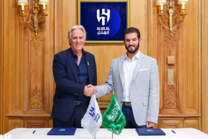 Jorge Jesus celebra seu primeiro título no comando do Al-Hilal, a Supercopa Saudita -  (crédito: Foto: Divulgação / Al-Hilal)