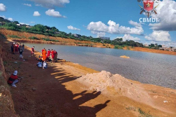 Jovem morreu após ficar 30 minutos submerso na água - (crédito: CBMDF/Divulgação) Jovem morreu após ficar 30 minutos submerso na água - (crédito: CBMDF/Divulgação)