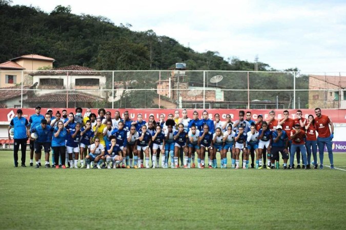 Cruzeiro e Real se juntam para protestar contra o assédio sexual no futebol feminino -  (crédito: Gustavo Martins )