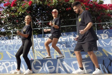 Tatiana Haidar (ao centro) 
e os alunos de baile charme, Yanca Haidar e Breno Silva  -  (crédito: Minervino Júnior/CB/D.A.Press)