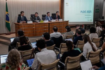 Equipe econômica apresenta o PLDO. Mudanças foram mal recebidas por analistas e pelo Banco Central  -  (crédito: Rafa Neddermeyer/Agência Brasil)