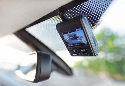 O uso de dashcams (câmeras veiculares) pode ajudar no recurso à seguradora ou até em processos no tribunal em caso de acidente, de acordo com reportagem do portal G1.  -  (crédito: Dashcams - Divulgação)