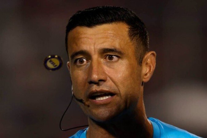 Arbitragem roubou a cena na primeira rodada do Brasileirão - (crédito: Foto: Ingryd Oliveira/ACG) Arbitragem roubou a cena na primeira rodada do Brasileirão - (crédito: Foto: Ingryd Oliveira/ACG)