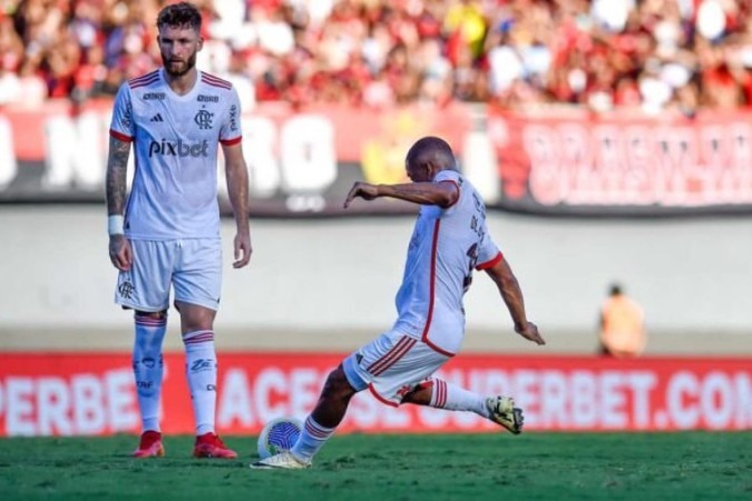 De La Cruz comemorando o gol contra o Atlético-GO -  (crédito: Foto: Marcelo Cortes / CRF)