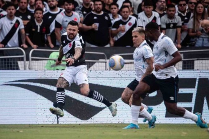 Rossi e seus companheiros comemoram o gol de David, o primeiro do Vasco no duelo com o Grêmio -  (crédito: Foto: Leandro Amorim/Vasco)