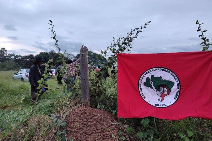 Integrantes do MST invadem terras pa&iacute;s afora como nesta &aacute;rea em Campinas (SP); a&ccedil;&atilde;o faz parte do &quot;abril vermelho&quot;, para pressionar o governo a desapropriar terras -  (crédito: MST/Divulgação)