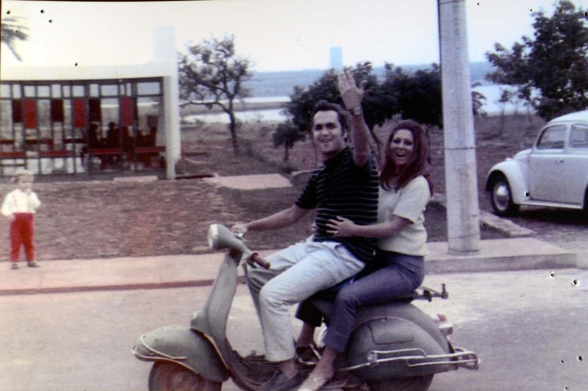 Elvira com o marido, Cesar Barney, nos anos 1960: um lar definitivo