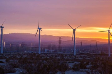 A transição energética contribuiu para que países, como os Estados Unidos, alcançassem o estipulado para 2020 — imagem de uma usina em São Francisco (EUA) -  (crédito:  Tony Webster/Divulgação )
