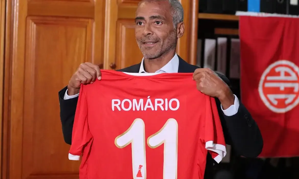 Romário nega acusações e chama delator de "safado" e "ex-presidiário" - EBC