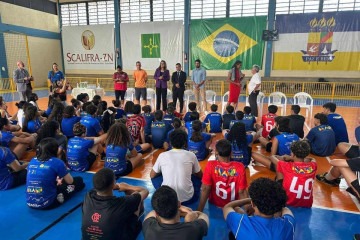 Senadora fala com estudantes da Escola Fátima -  (crédito: Divulgação)