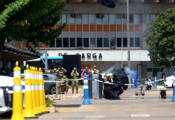 Suspeita de bomba no aeroporto de Brasília (16/4) -  (crédito: Ed Alves/CB/D.A Press)