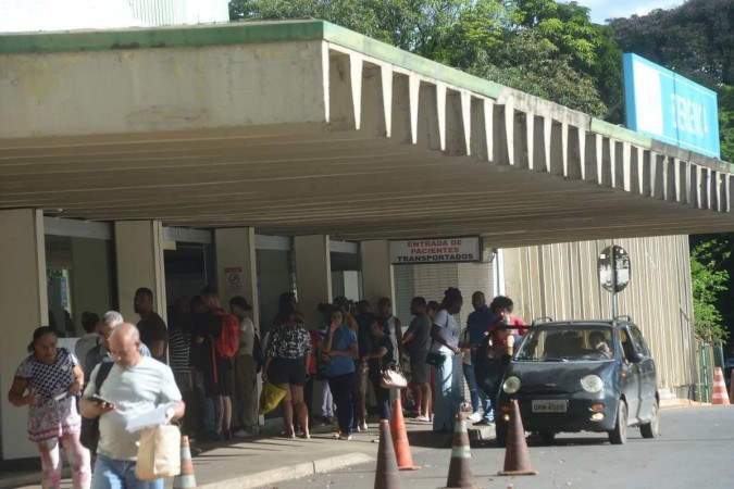 Funcionários do Hospital Universitário de Brasília também cruzaram os braços -  (crédito:  Ed Alves/CB/DA.Press)