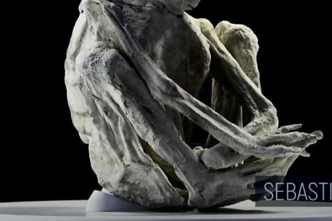 Fotos da múmia alienígena apresentadas durante a conferência