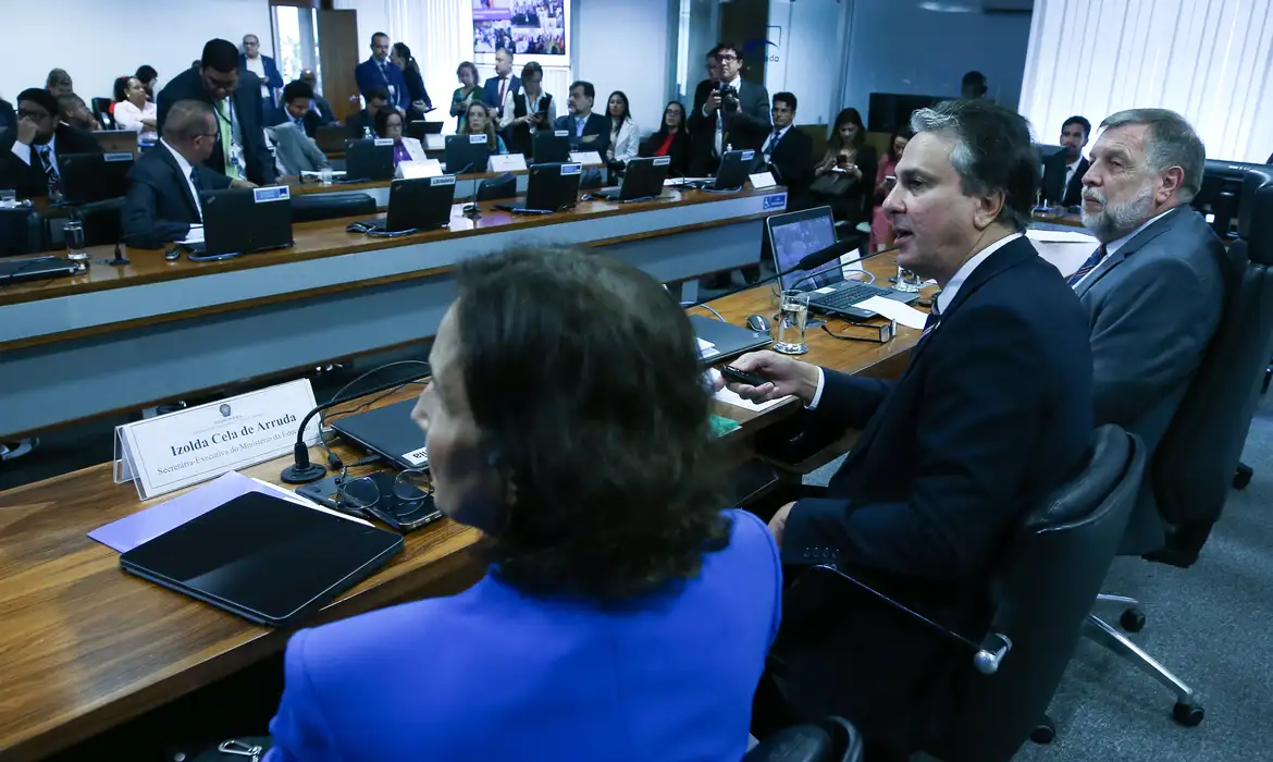 Governo deve apresentar nova proposta para servidores da Educação -  (crédito: EBC)