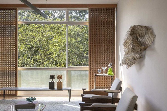 O muxarabi leva ventilação e luz natural ao ambiente de forma elegante