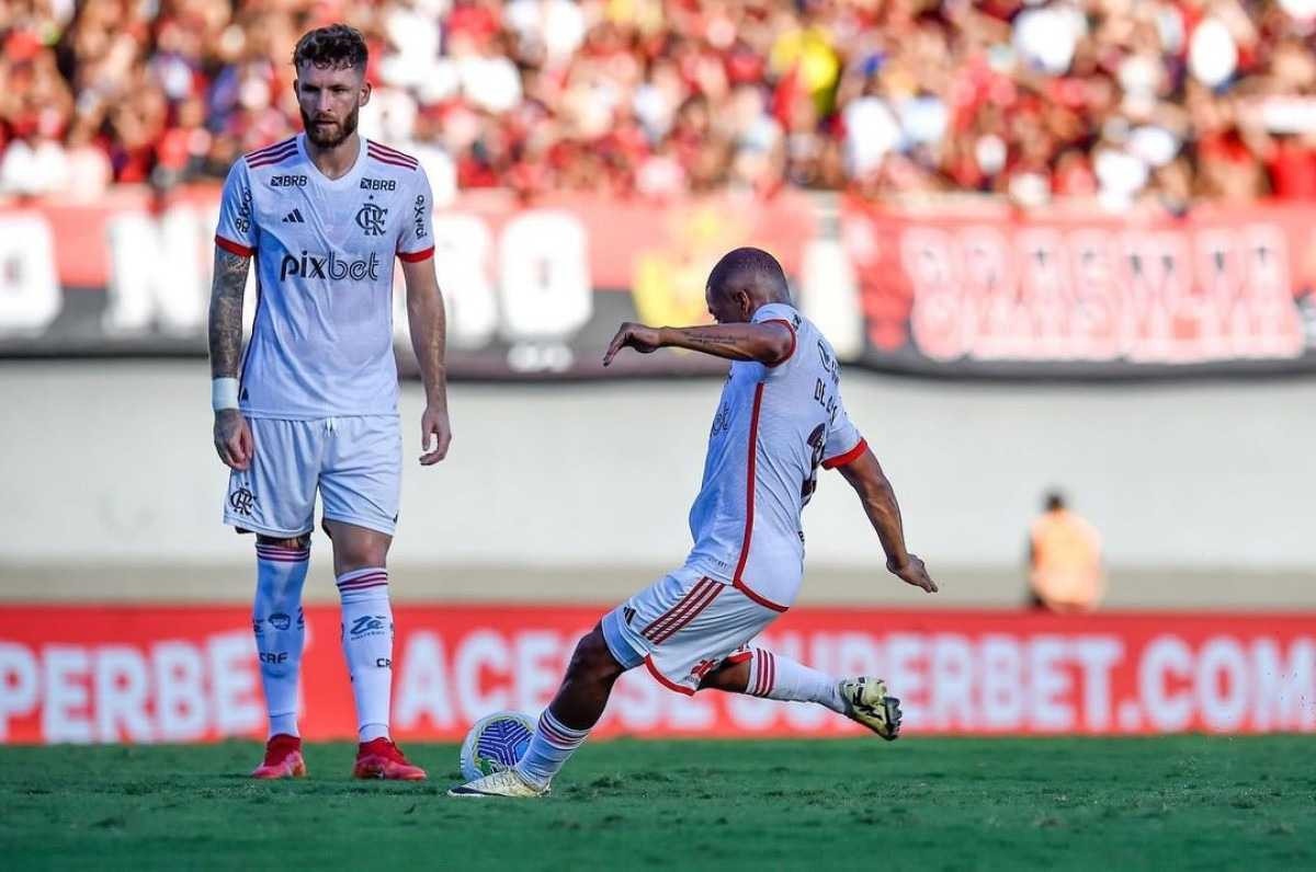 De la Cruz é comparado com Zico após gol de falta pelo Flamengo