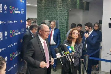 Alckmin ocupa a Presidência durante a viagem de Lula à Colômbia. 'Ninguém precisa pensar igual, mas é importante trabalhar juntos', disse sobre relação com o Legislativo -  (crédito: Victor Correia/CB/DA.Press)