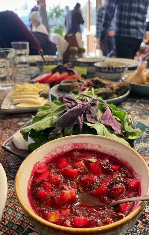 Um banquete de cores e aromas é a marca da gastronomia de Baku