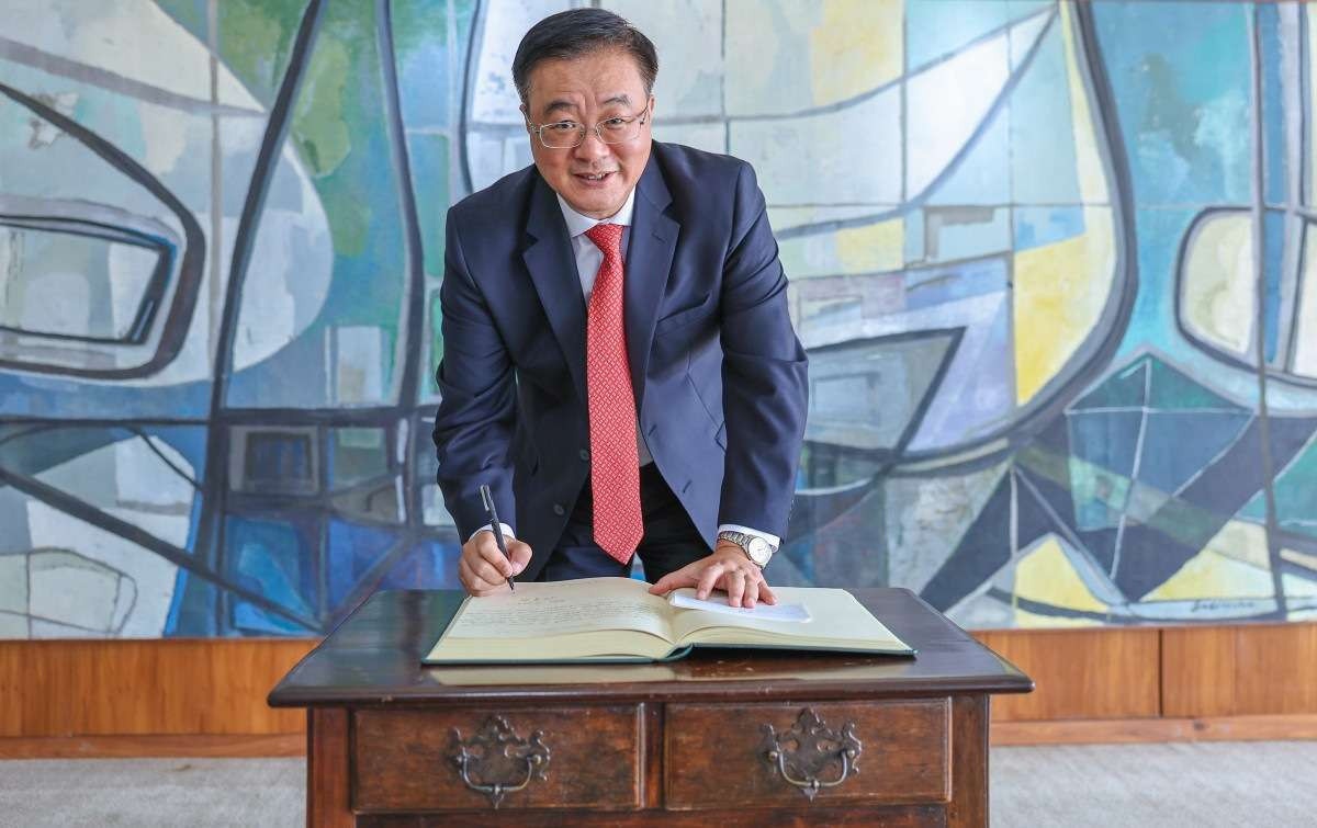 Zhu Qingqiao, embaixador da China: 