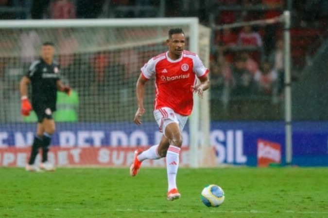 Mesmo atuando de maneira improvisada na zaga, Fernando é um dos principais jogadores do Internacional no início da temporada -  (crédito: Foto: Ricardo Duarte / Internacional)