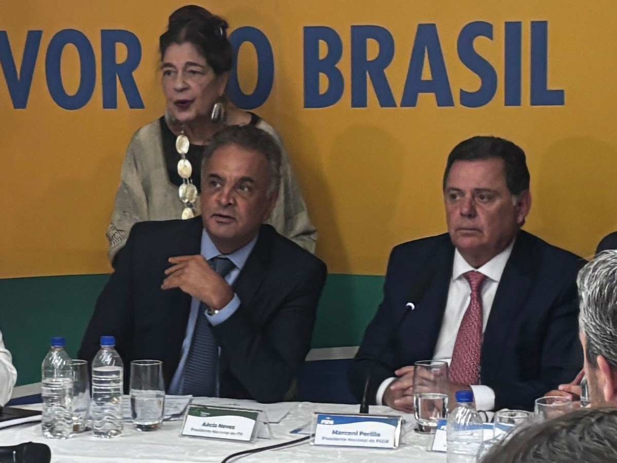 Aécio aponta crescimento do PSDB nas eleições municipais e mira oposição a Lula