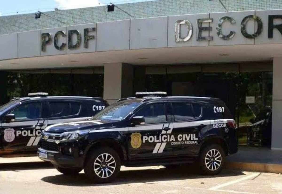 Na manhã desta quarta-feira (17/4), os investigadores cumpriram três mandados de busca e apreensão na casa do investigado, na sede da Surec e em outro setor da Secretaria de Estado de Economia do Distrito Federal